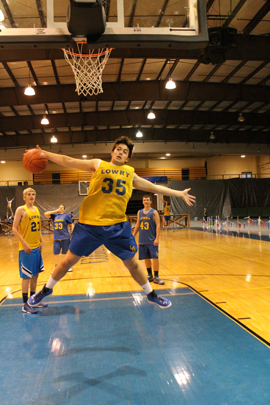 Nate Eldodt entertains his teammates at basketball practice./Ron Espinola• The Brand