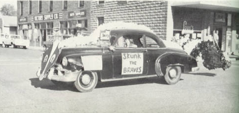 The National Honor Society skunk float from the 1972 Homecoming Parade. /Winnada
