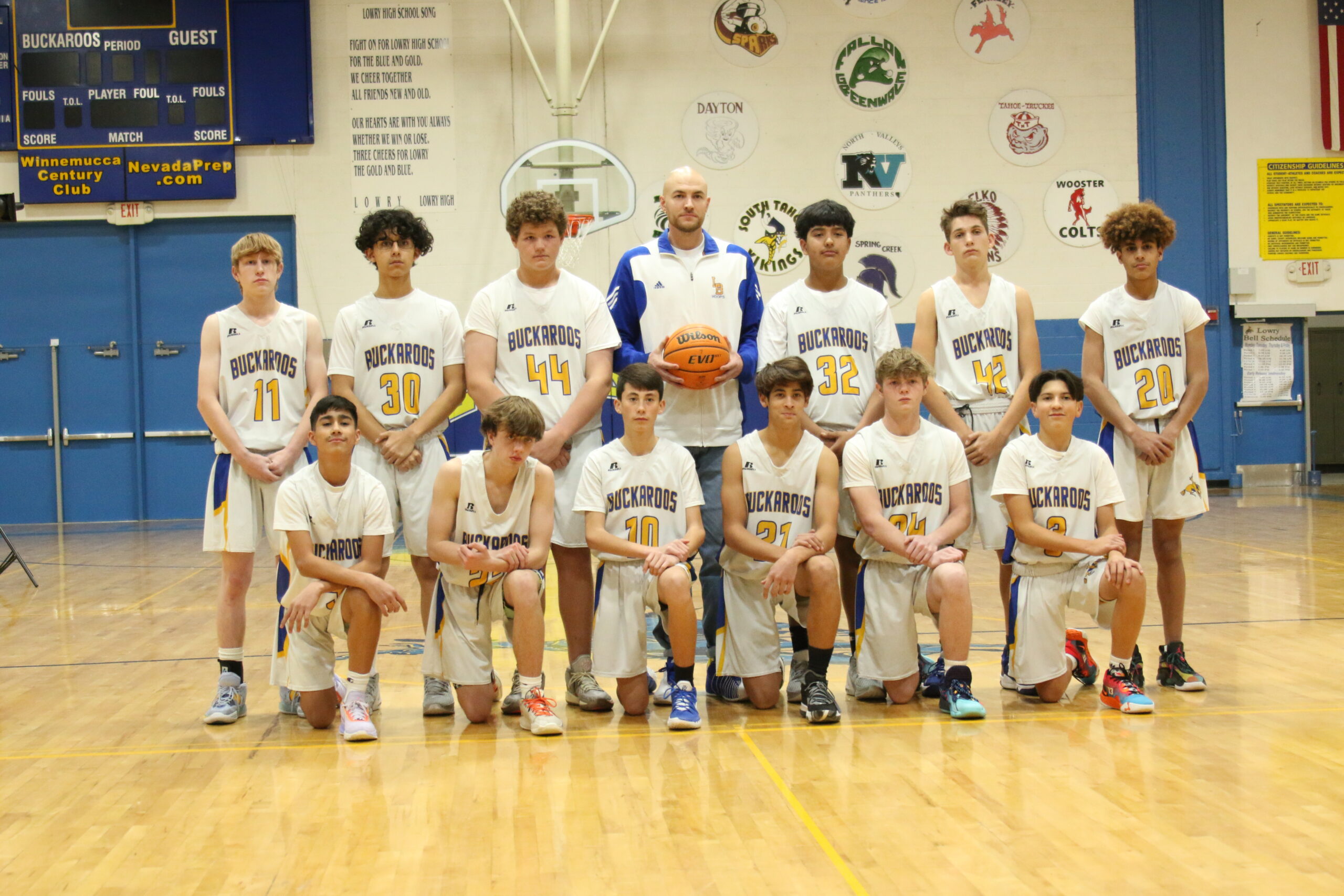 The new 2022-2023 freshman boys basketball team poses for a team picture. /Olivia Espinola • The Brand