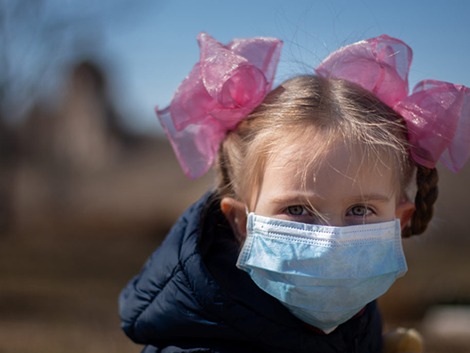 Small girl wearing a mask./ Courtesy • healthpolicy-watch.news