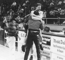 Chad Peters jumps into Mendiola’s arms upon winning the state basketball title in 1992./Courtesy • JOYCE MENDIOLA