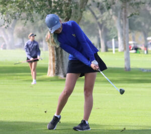 Lainey Novacek chips her ball onto the green. / Alexis Galarza • The Brand