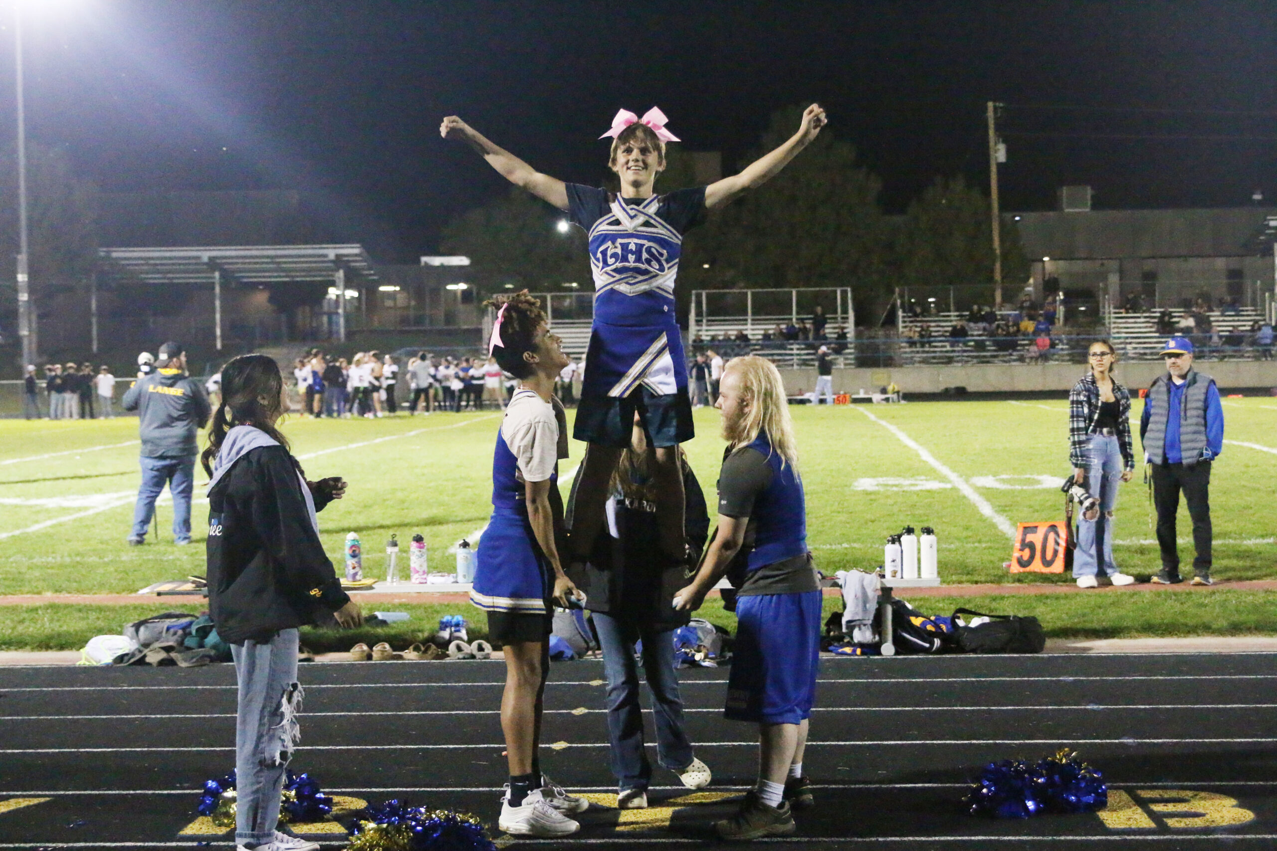 Cheerleaders form a stunt during the homecoming powderpuff game./ Keira Garner • The Brand