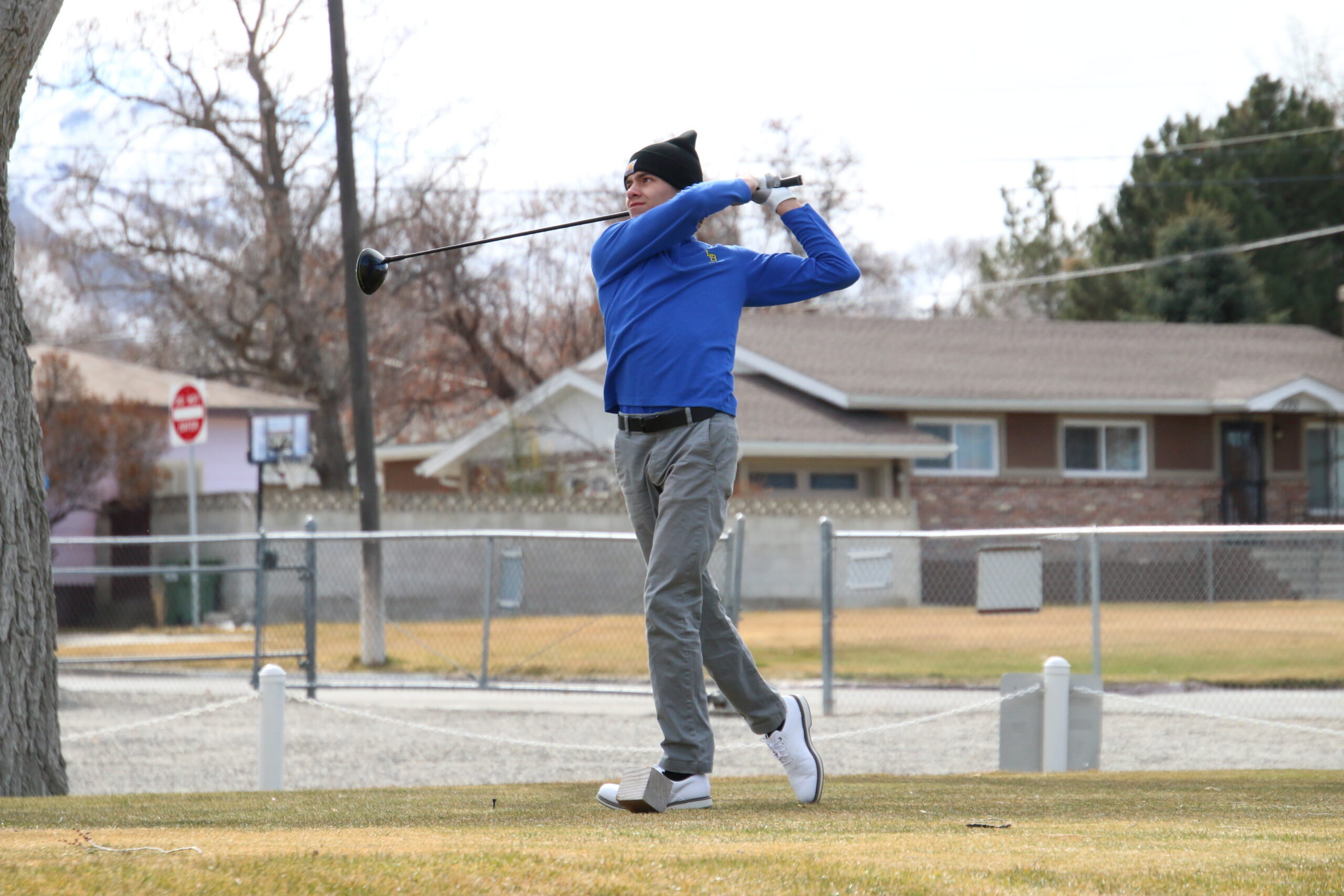 Between storms, boys’ golf gets ready for season
