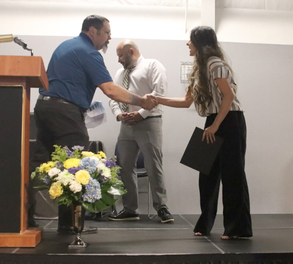 Mariana Ruiz-Jaime receives a scholarship./Ron Espinola • The Brand
