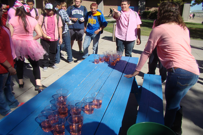 Students participate in Wednesday’s lunchtime activity./ Liam Gallups •The Brand