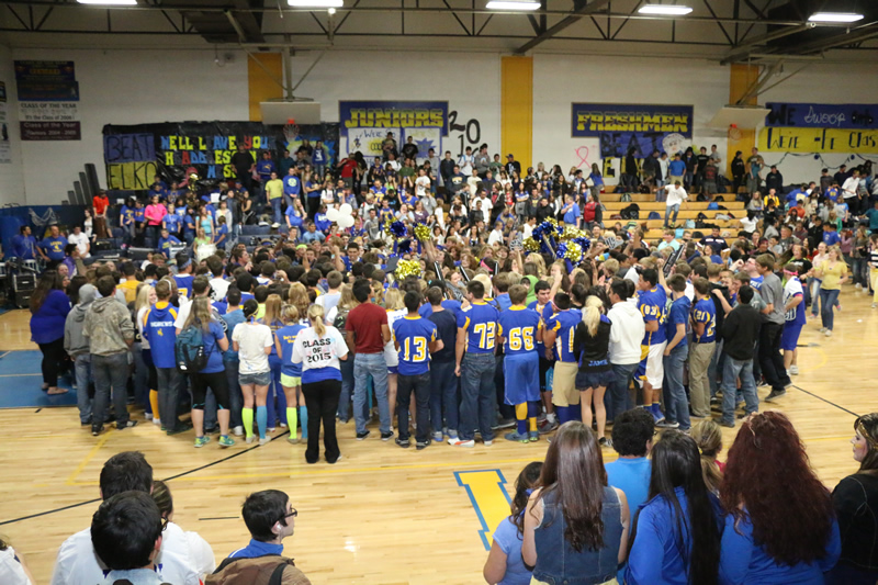 Students face off at Friday’s assembly in a chant war./Ron Espinola • The Brand
