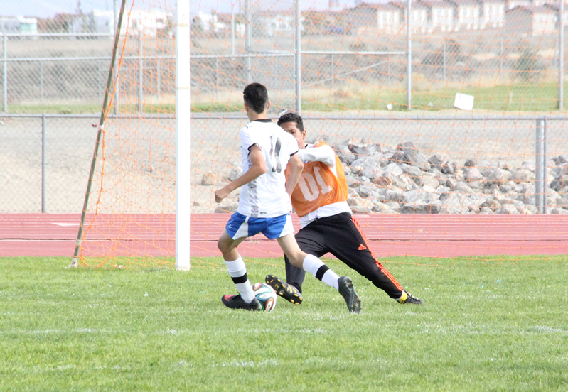 Adrian Mendoza tries to get by the keeper./Dani Ricker • The Brand