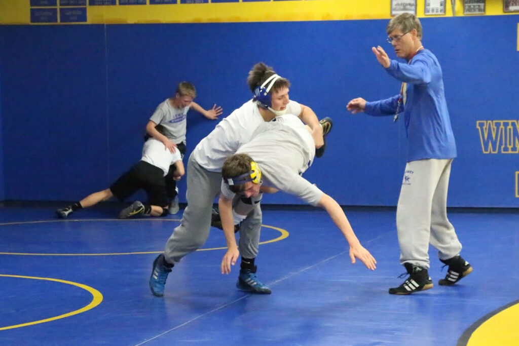 Nate Nelson takes down Trase Bell./Nico Espinola • The Brand