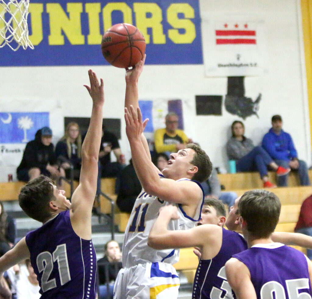 Giovani Sapien gets off a shot./Ron Espinola • The Brand