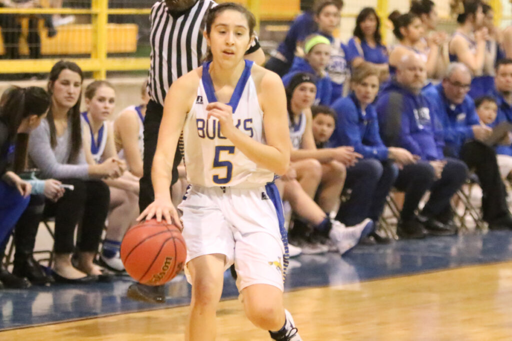 Tiana Herrera looks for an open teammate./Dylan Kalkoske • The Brand