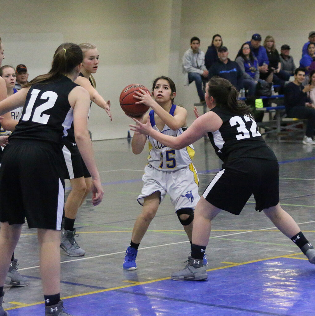 Alexus Gomez shooting through three opponents./Lisa Scott • Winnada