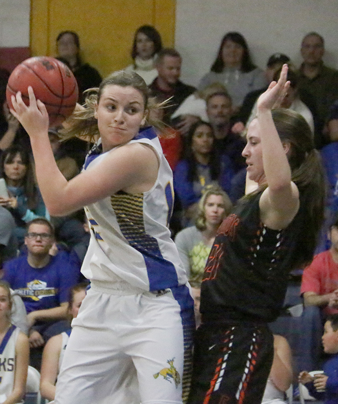 Sydney Connors pivots for a pass around Fernley./Peyton Capellen • The Brand
