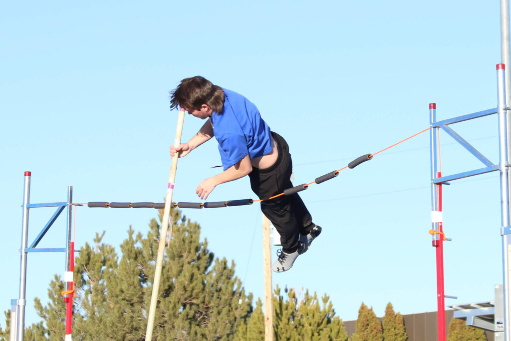 Colby Terry practices pole vault./Araceli Galarza • The Brand