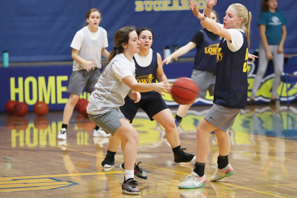 Carly Capellen passes around a teammate./Ron Espinola • The Brand