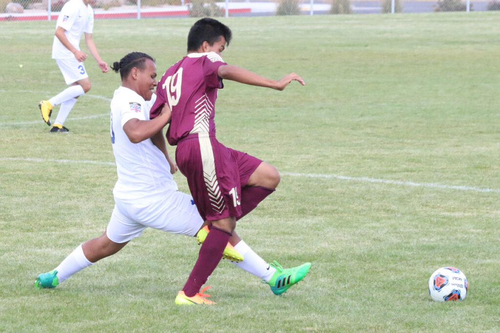 Diego Gudino fights for the ball against Sparks./ Ron Espinola • The Brand