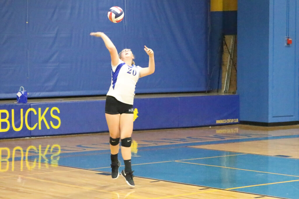 Kadence Cooney serves./Wyatte Sakurada • The Brand