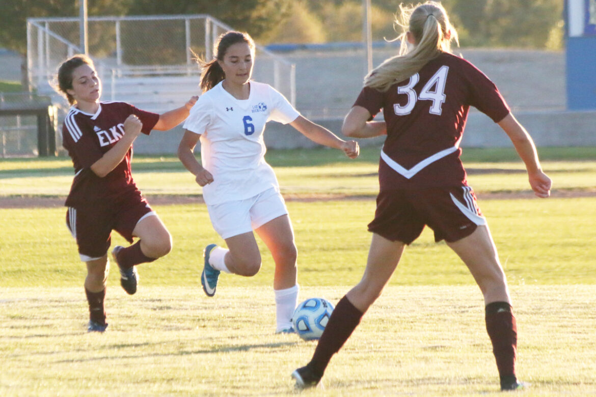 Varsity Lady Bucks withstand tough season