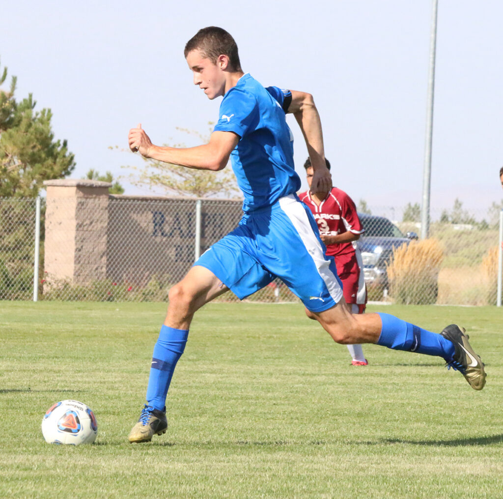 Daniel Fernandez dribbles the ball./Ron Espinola • The Brand