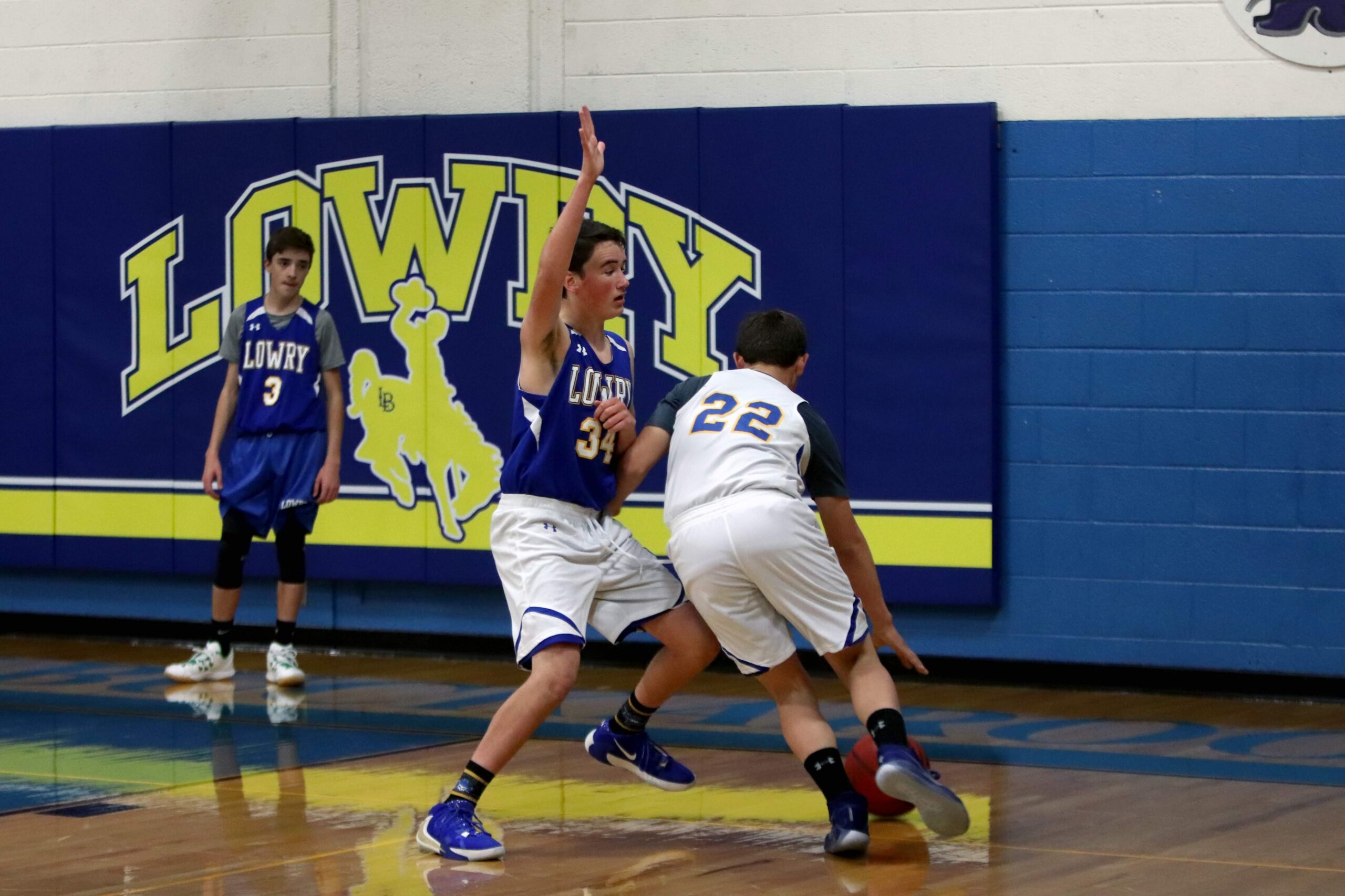 Justin Scott blocks Dante Cassinelli./Ron Espinola • The Brand