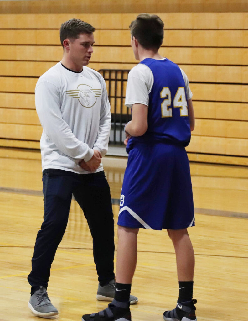 Coach Calvin Connors teaches Jeremiah Grasmick about boxing out./Ron Espinola • The Brand