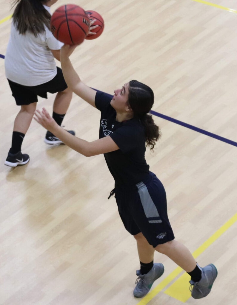 Belen Barocio shoots the ball./Ron Espinola • The Brand