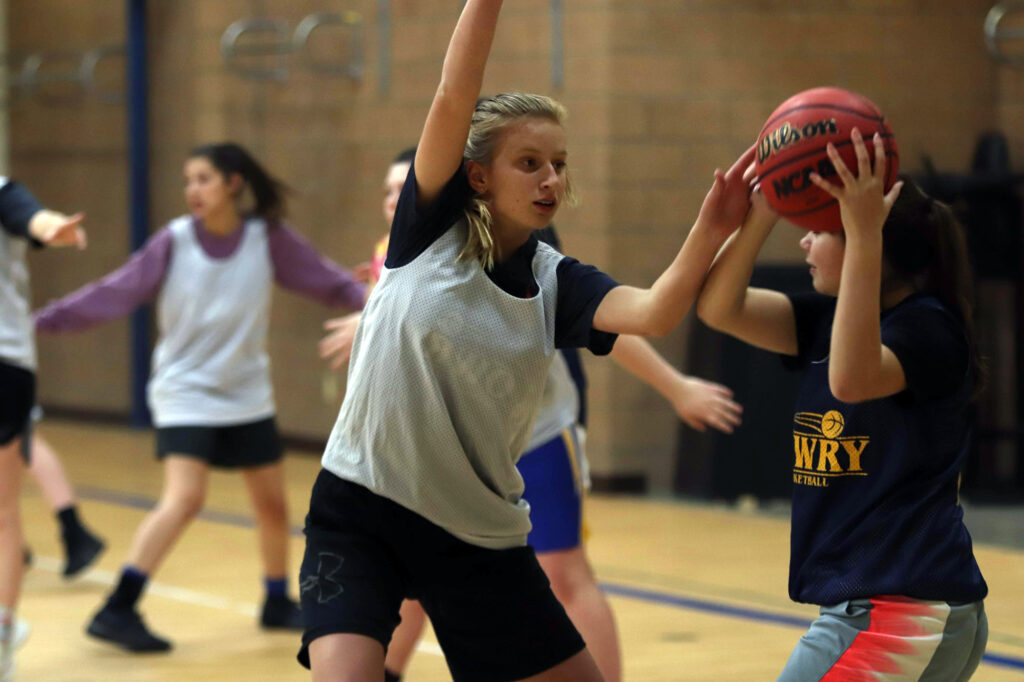  Alexis Olson blocks Cadance Mercados view./Ron Espinola • The Brand