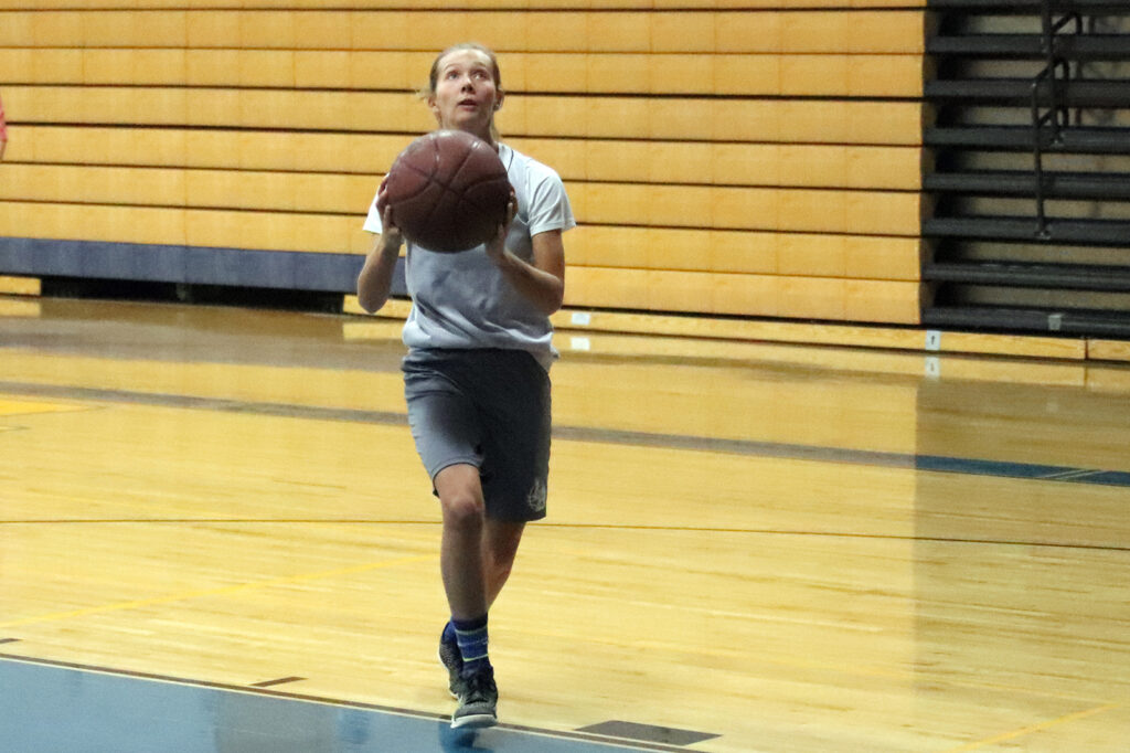 Rebecca Kuskie at basketball practice./Ron Espinola • The Brand