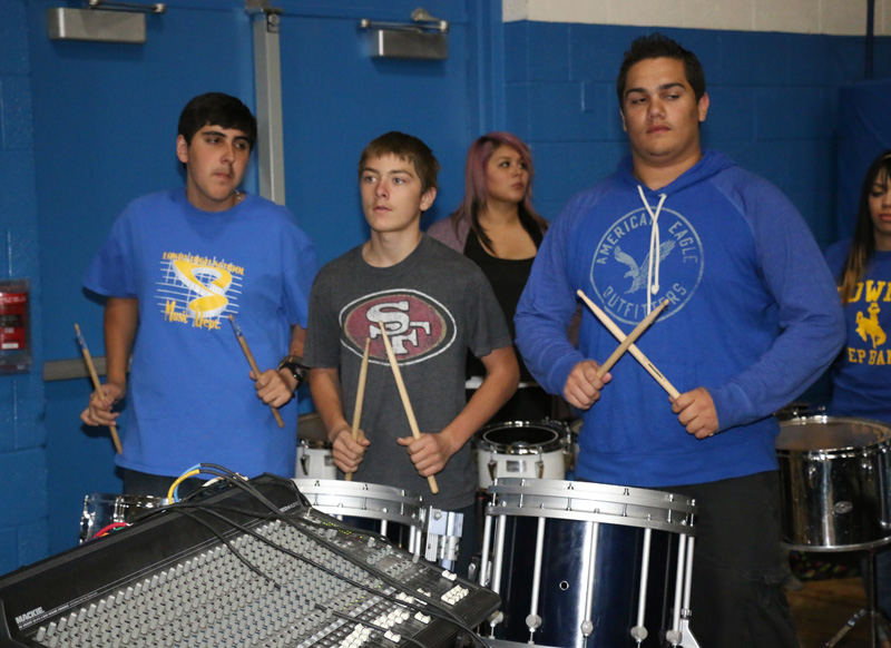 Choir and band hold concerts